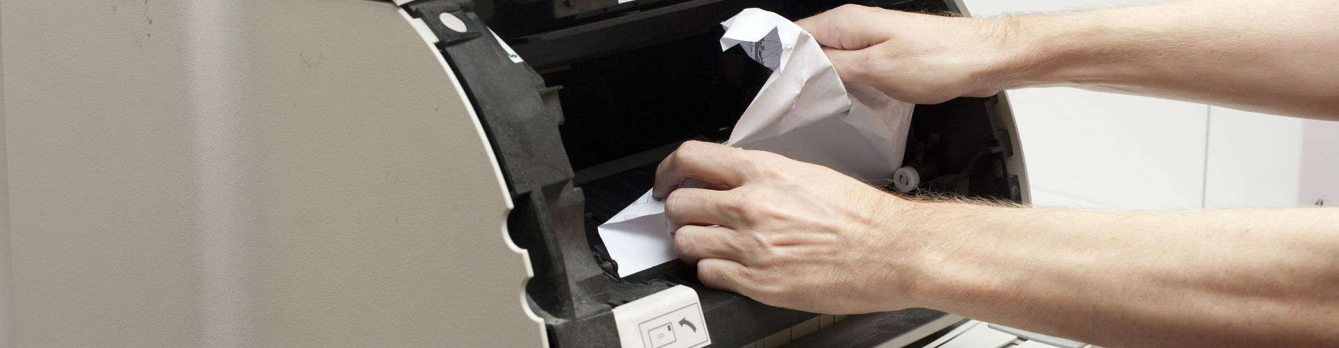 Papírelakadás nyomtatóban kép